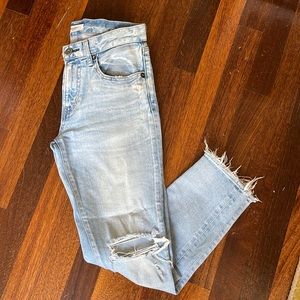 Moussy distressed skinny jean!
